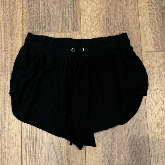 Mikoh Dolphin Hem Black Shorts - Picture 1 of 4